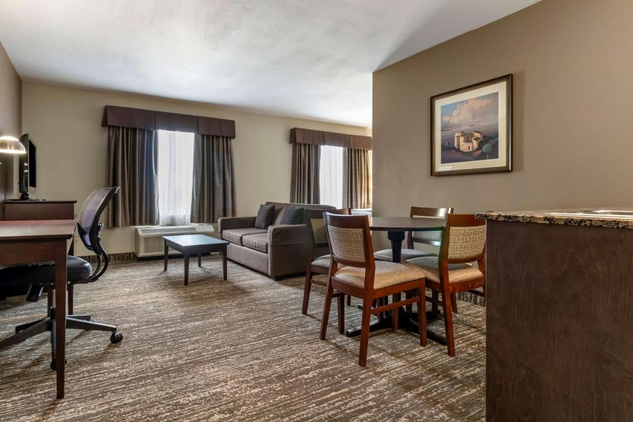 Western Pembina & 3*