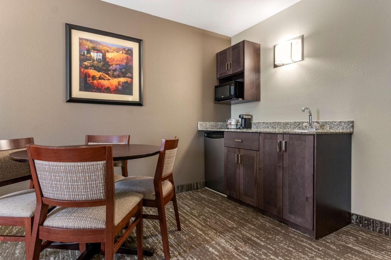 Western Pembina & 3*