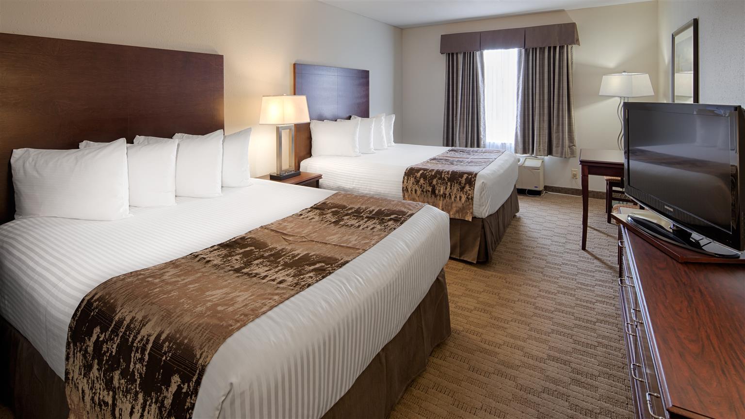 Western Pembina Inn&suites Hotel